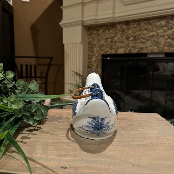 Chinese Blue & White Hand-Painted Porcelain Chicken Teapot. - Picture 5 of 9